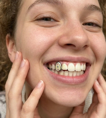 Acryl and Pearl Single Grillz